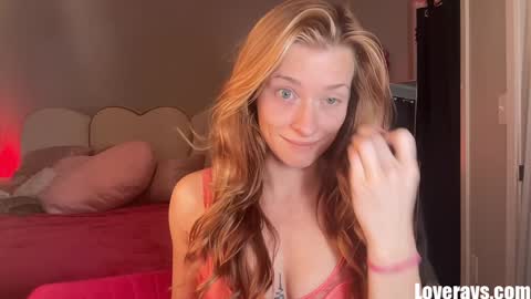 Snapshot of saraloverays chatting on 21, 10, 2025 Back from Vacay Follow for more here online show from 21, 10, 2025