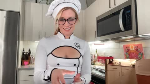 Snapshot of saraloverays chatting on 28, 10, 2025 Back from Vacay Follow for more here online show from 28, 10, 2025