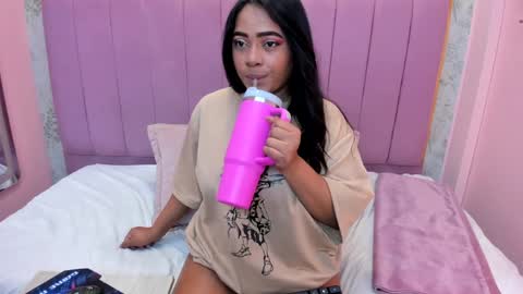 Snapshot of saramagiic chatting on 2, 2, 2025 online show from 2, 2, 2025