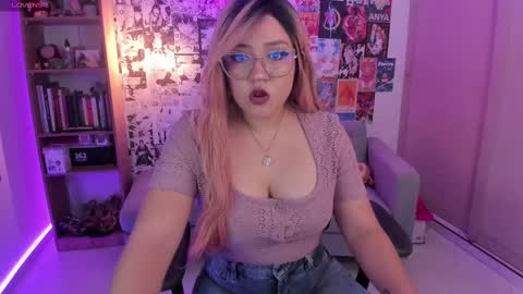 Snapshot of sararuales5 chatting on 24, 2, 2025 Sara Ruales online show from 24, 2, 2025