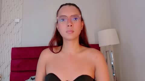 Snapshot of sarasaenz_99 chatting on 17, 11, 2025 Sara online show from 17, 11, 2025