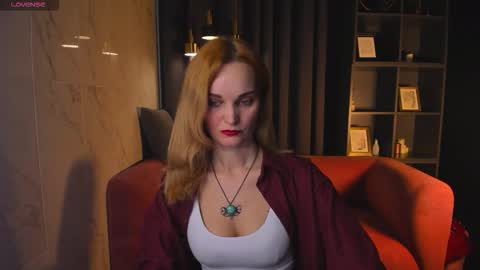 Snapshot of sarasubtlety chatting on 17, 12, 2025 Sara online show from 17, 12, 2025