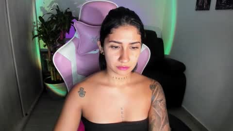 Snapshot of saratukkerr chatting on 2, 11, 2025 saratukkerr online show from 2, 11, 2025