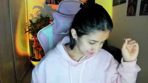 Snapshot of saratukkerr chatting on 4, 11, 2025 saratukkerr online show from 4, 11, 2025