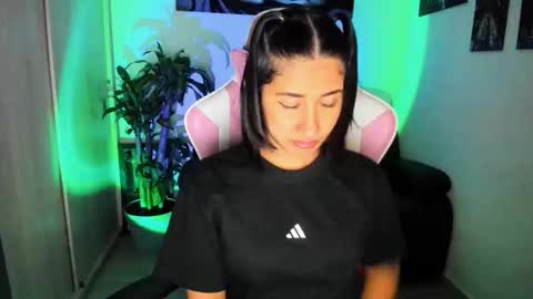 Snapshot of saratukkerr chatting on 7, 11, 2025 saratukkerr online show from 7, 11, 2025