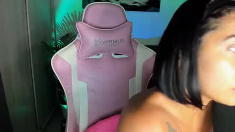 Snapshot of saratukkerr chatting on 10, 11, 2025 saratukkerr online show from 10, 11, 2025