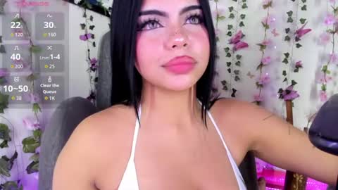 saray__jones online show from 15, 7, 2026