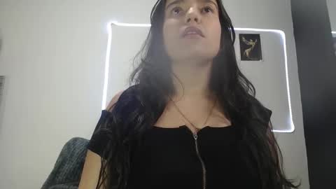 Snapshot of saraydarcy chatting on 25, 2, 2026 CONTEST Contribute 25 tokens and send a Like. including your user name in the voting note. You could win a video online show from 25, 2, 2026