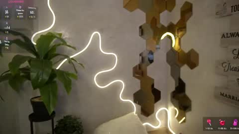 Snapshot of saritas_ chatting on 4, 4, 2026 SARA online show from 4, 4, 2026