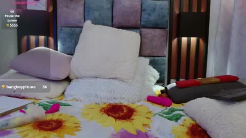 Snapshot of sarra_restrepooo chatting on 8, 2, 2025 sara online show from 8, 2, 2025