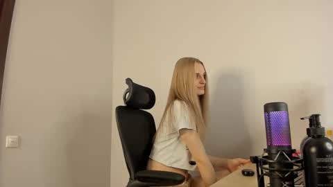 Sasha Vesmus online show from 14, 11, 2025