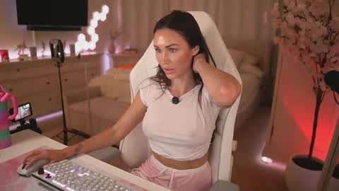 Snapshot of sashawest_official chatting on 16, 4, 2026 sashawest_official online show from 16, 4, 2026