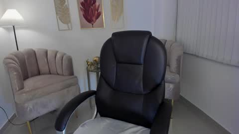 Snapshot of saskia_litt chatting on 25, 11, 2025 saskia litt online show from 25, 11, 2025