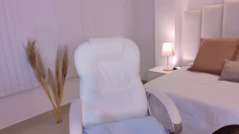 saskia litt online show from 4, 3, 2026