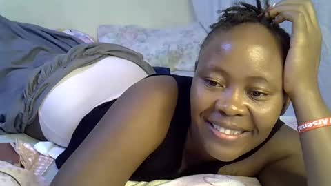 Snapshot of sassy_bella chatting on 4, 10, 2025 sassy_bella online show from 4, 10, 2025