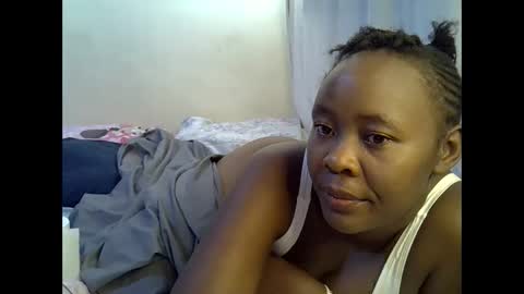 Snapshot of sassy_bella chatting on 8, 10, 2025 sassy_bella online show from 8, 10, 2025