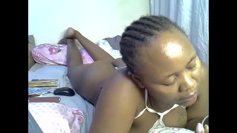 Snapshot of sassy_bella chatting on 10, 11, 2025 sassy_bella online show from 10, 11, 2025