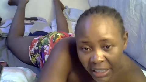 Snapshot of sassy_bella chatting on 5, 12, 2025 sassy_bella online show from 5, 12, 2025