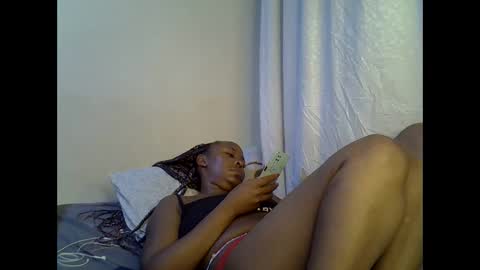 Snapshot of sassy_bella chatting on 15, 12, 2025 sassy_bella online show from 15, 12, 2025