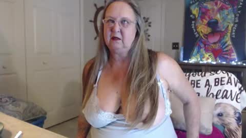 Snapshot of sassybeaver chatting on 27, 11, 2025 Trish online show from 27, 11, 2025