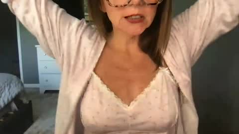 Snapshot of sassynsweetmilf chatting on 16, 6, 2026 sassynsweetmilf online show from 16, 6, 2026