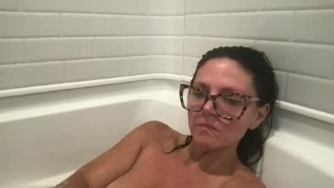 Snapshot of sassynsweetmilf chatting on 4, 7, 2026 sassynsweetmilf online show from 4, 7, 2026