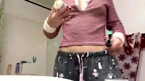 Snapshot of sassysquirtsmmm chatting on 22, 12, 2025 sassysquirtsmmm online show from 22, 12, 2025