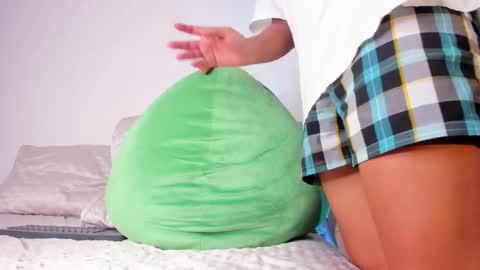 Snapshot of satanas_333 chatting on 17, 12, 2025 online show from 17, 12, 2025