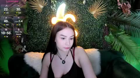 Snapshot of satiralux chatting on 5, 4, 2026 online show from 5, 4, 2026