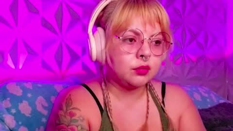 Gina George online show from 5, 10, 2025