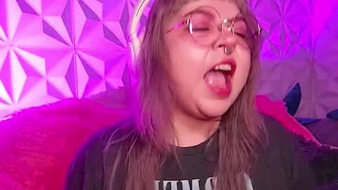 Gina George online show from 8, 11, 2025