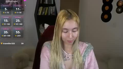 Snapshot of saucy_jenn1 chatting on 28, 9, 2025 I AM JENN  online show from 28, 9, 2025
