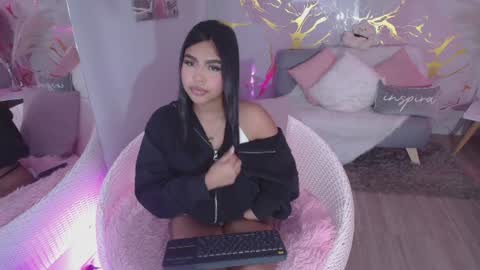 Snapshot of sauvage_lia chatting on 7, 8, 2026 sauvage lia online show from 7, 8, 2026
