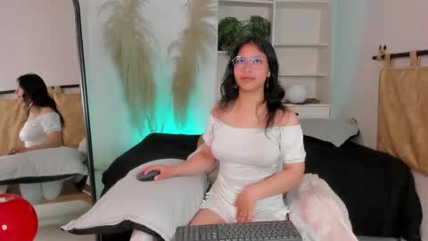 Snapshot of savannah_cameron chatting on 6, 10, 2025 Savannah online show from 6, 10, 2025