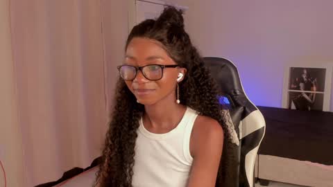 Snapshot of savannahwildee chatting on 21, 12, 2024 Savannahwildee online show from 21, 12, 2024