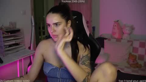 Snapshot of savvage_play chatting on 11, 11, 2025 Naomi online show from 11, 11, 2025