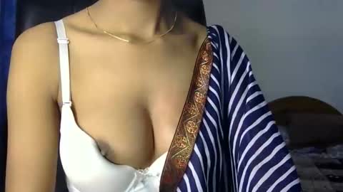 Snapshot of saxee_love chatting on 4, 12, 2025 saxee online show from 4, 12, 2025