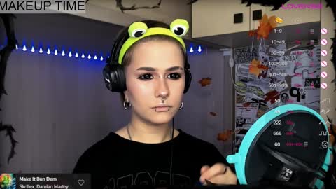 pronoun she. name Mary. age 21. online show from 15, 12, 2024