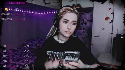 pronoun she. name Mary. age 21. online show from 19, 1, 2025