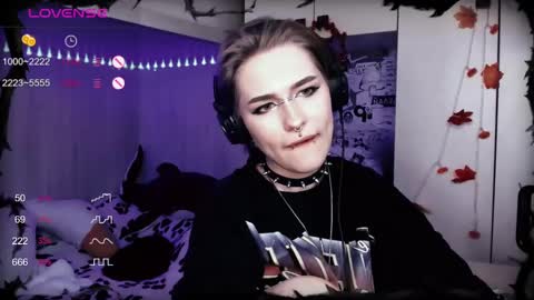 pronoun she. name Mary. age 21. online show from 15, 2, 2025