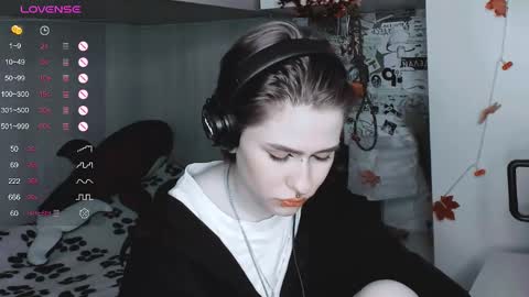 pronoun she. name Mary. age 21. online show from 7, 3, 2025