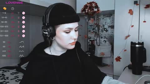 pronoun she. name Mary. age 21. online show from 8, 3, 2025