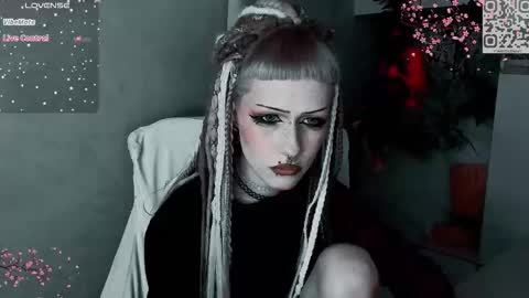 pronoun she. name Mary. age 21. online show from 3, 12, 2025