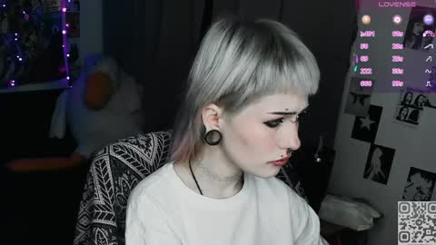 Snapshot of say_mary chatting on 10, 4, 2026 pronoun she. name Mary. age 21. online show from 10, 4, 2026