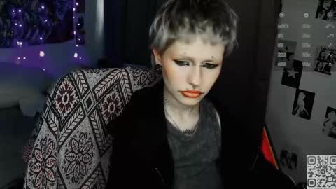 Snapshot of say_mary chatting on 17, 4, 2026 pronoun she. name Mary. age 21. online show from 17, 4, 2026