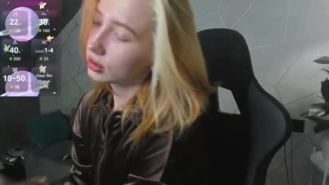 Kira  GMT 7 Mon Thu-Sun  0800am-0200pm  online show from 16, 12, 2025