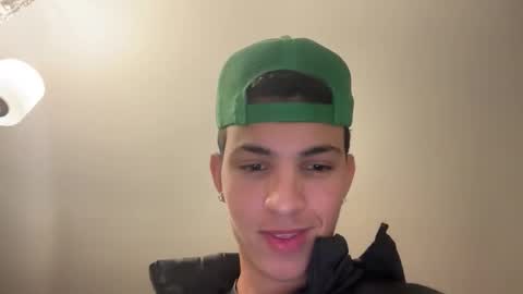 Snapshot of sbouchikh03 chatting on 17, 12, 2025 sbouchikh03 online show from 17, 12, 2025