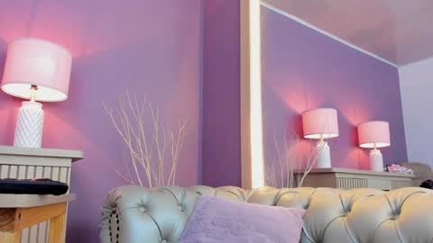 Scarlet Edwars online show from 17, 1, 2025