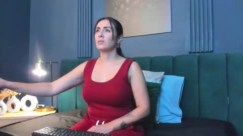 Scarlet Edwars online show from 21, 11, 2025