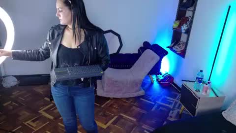scarlet_hiit online show from 3, 7, 2026